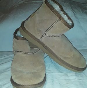 Uggs"100% not the sold out USA ones Sz 9